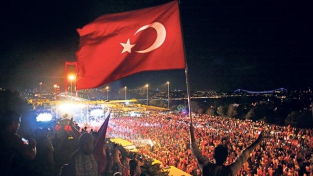 Darbe Girişimini Nefretle Kınıyoruz!